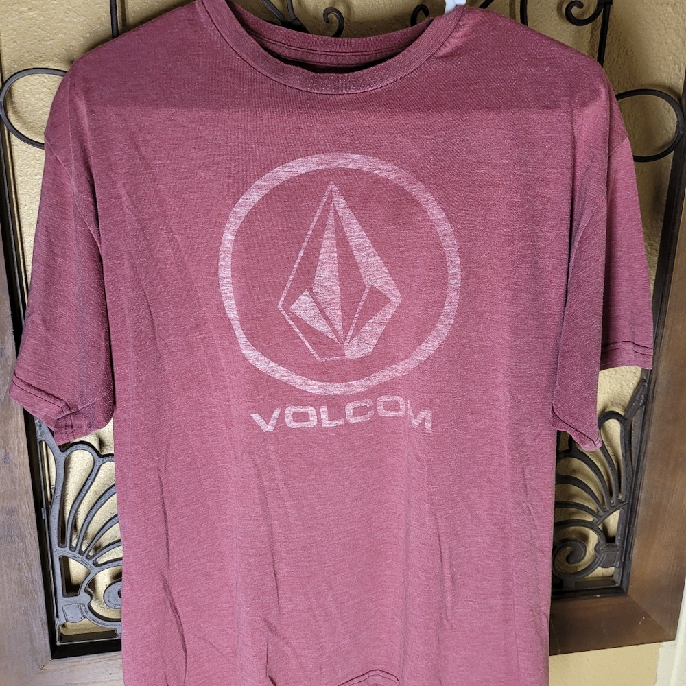2 Volcom t shirts, large